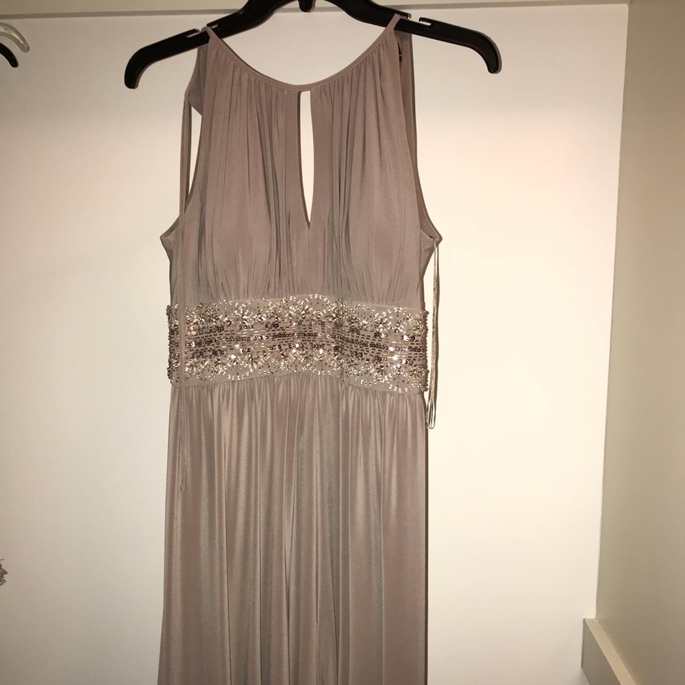Full length taupe prom dress!